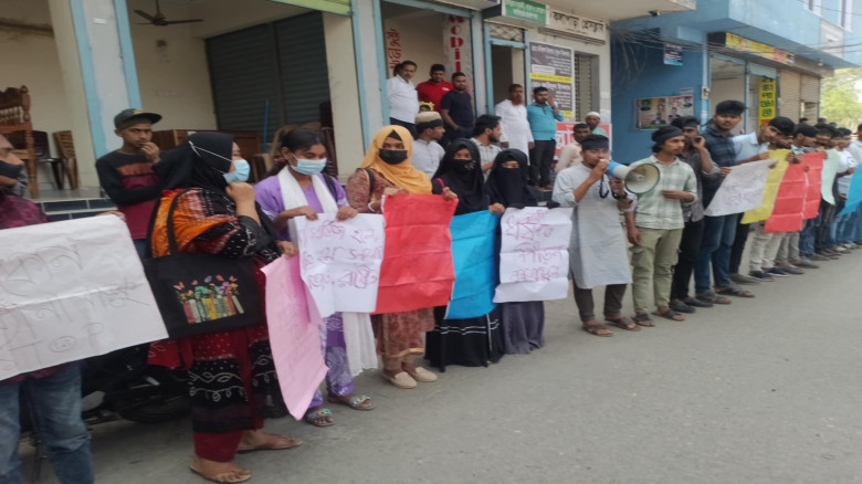 চলমান ছিনতাই, ডাকাতি ও ধর্ষকদের সর্বোচ্চ শাস্তির দাবিতে মানববন্ধন