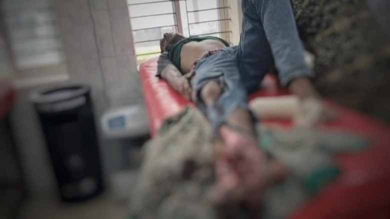 ঝালকাঠিতে চলন্ত বাস থেকে ছিটকে পরে হেলপারের পায়ের পাতা বিচ্ছিন্ন