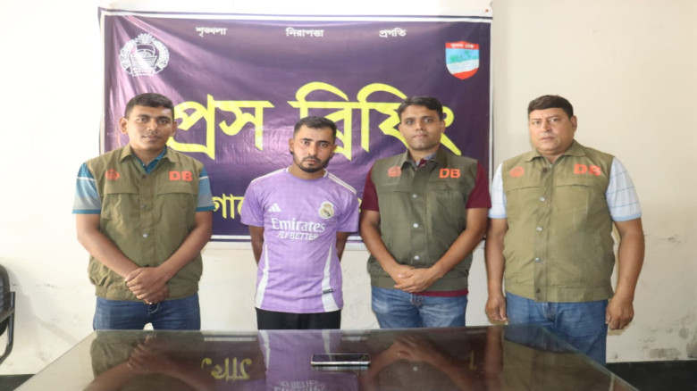 যশোরে পর্নো ছবি তৈরি করে ব্ল্যাকমেইল, যুবক আটক