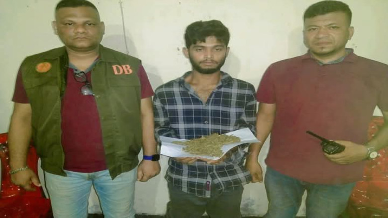 ঝালকাঠিতে গাঁজাসহ আটক -১ মূল হোতা পলাতক