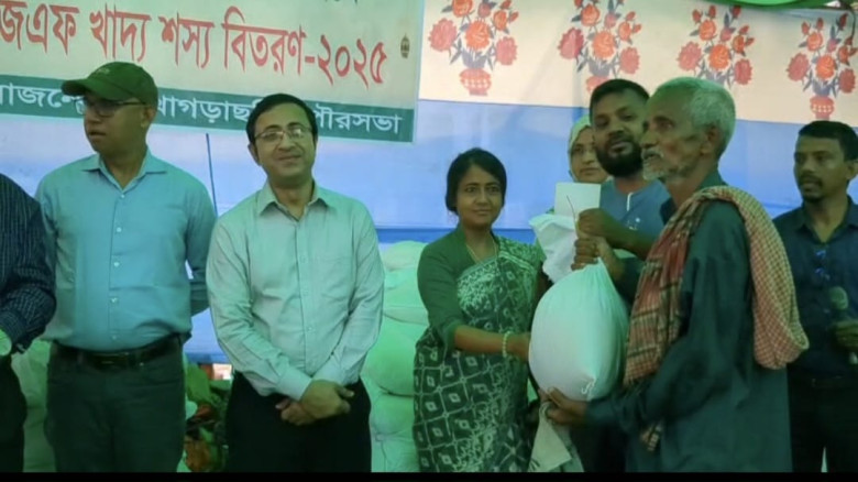 খাগড়াছড়িতে ঈদুল আযহা উপলক্ষে অসহায়দের মাঝে খাদ্য সহায়তা বিতরণ