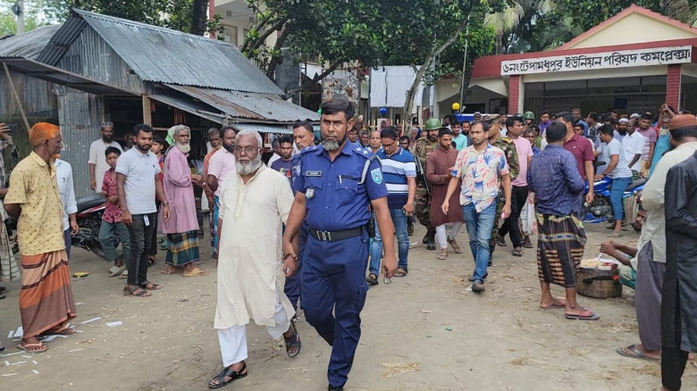 কাউনিয়ায় রশিদের মাধ্যমে চাঁদা দাবি ও চাঁদা আদায়ের অভিযোগে ইউনিয়ন চেয়ারম্যান গ্রেফতার
