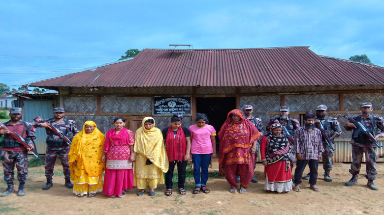 পার্বত্য খাগড়াছড়ির দুই সীমান্তে বিএসএফ কতৃক ১৫ জনক...